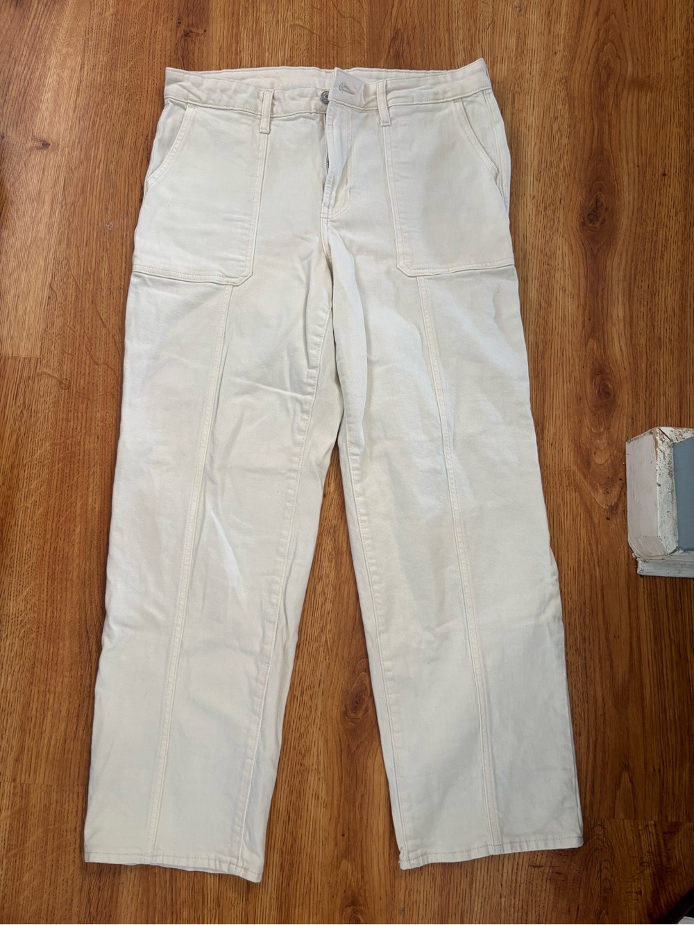 Old Navy Women's Straight Leg Jeans in Cream